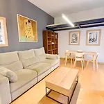 New! Contemporary With Pool And Parking Included