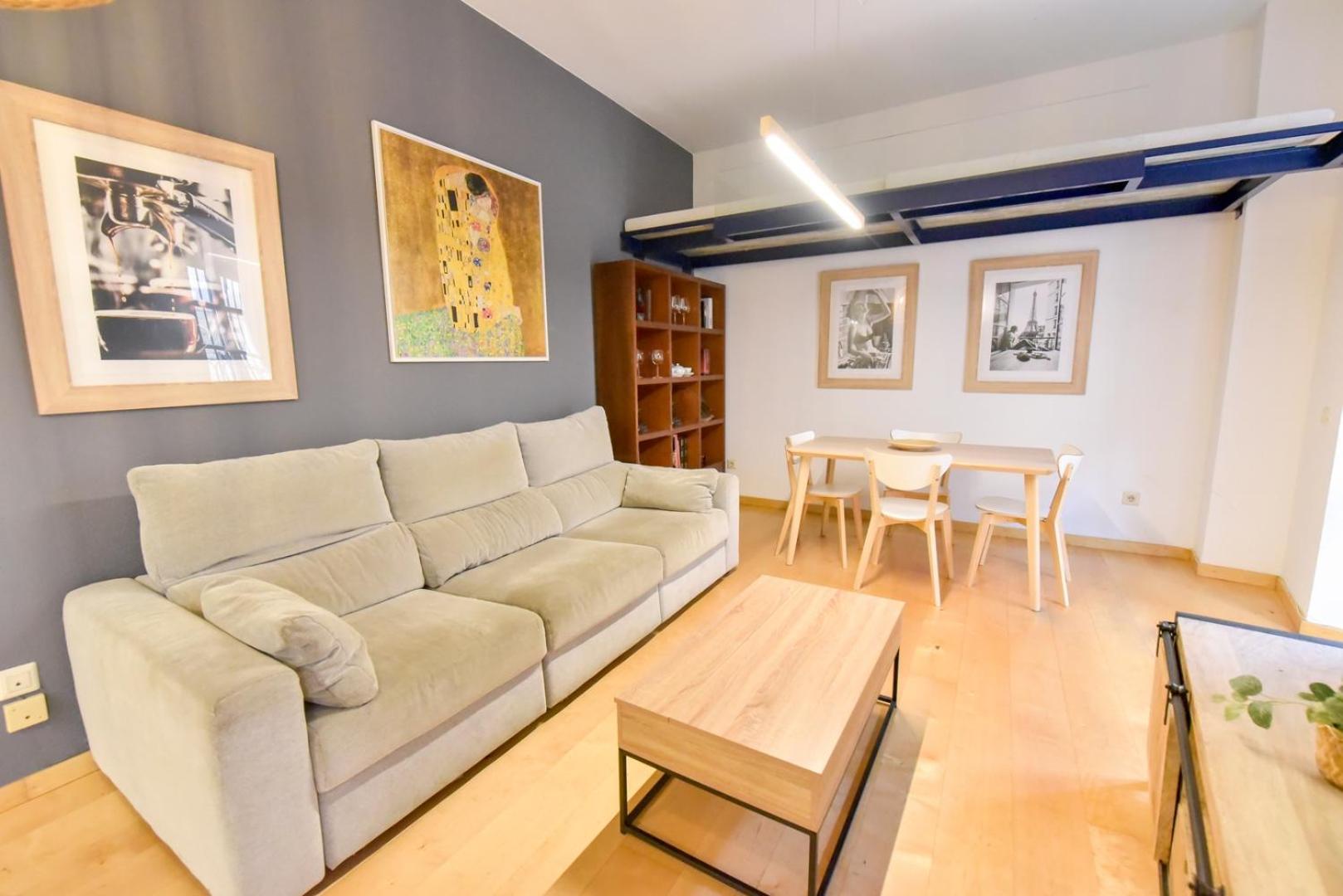 New! Contemporary With Pool And Parking Included