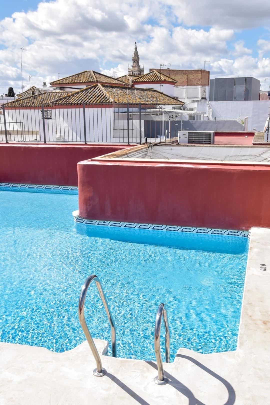 New! Contemporary With Pool And Parking Included Appartement